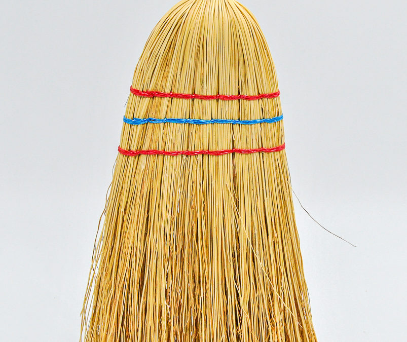 SCOPINO SAGGINA BIMBA 3 CUCITURE CON MANICO ROSSO